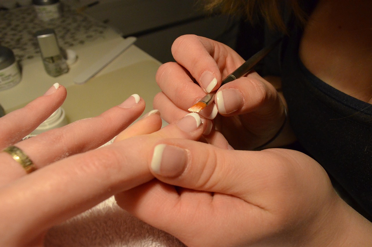 Checking cuticles before gel