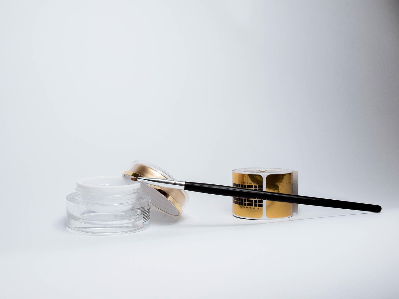 Dụng cụ nail chuẩn Hàn Quốc trên bàn làm móng