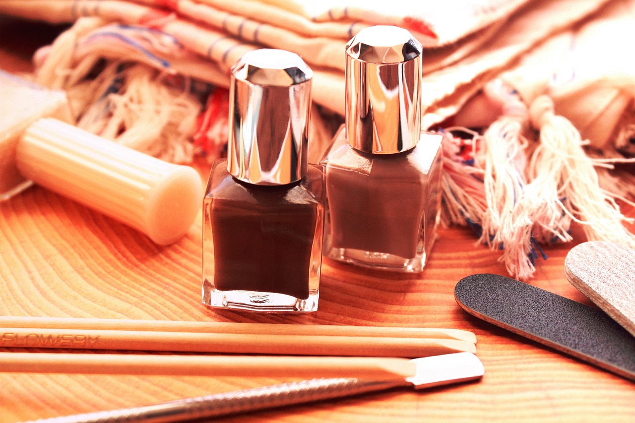 Checking weak natural nails before gel