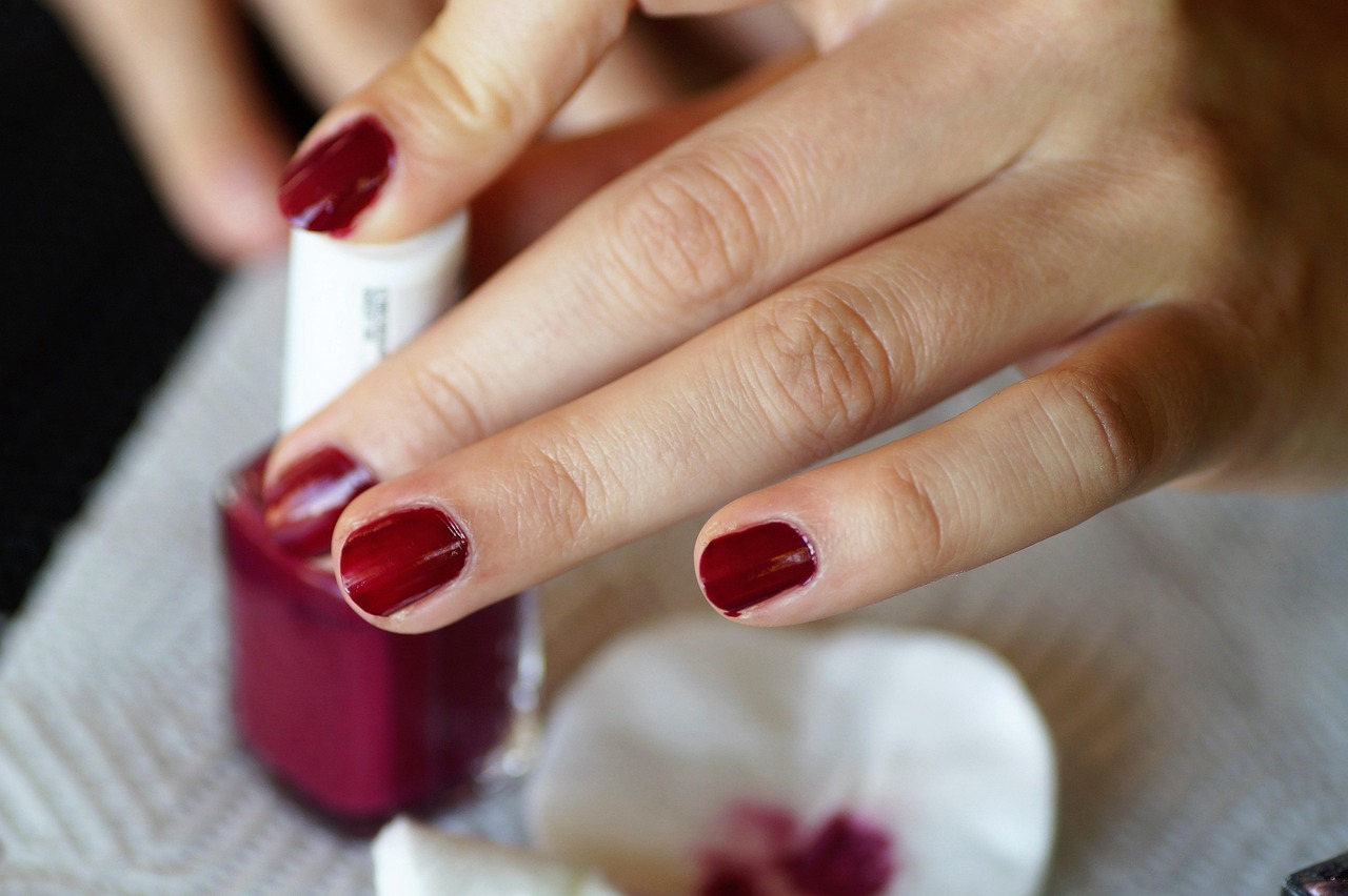 Wine-red Christmas nails
