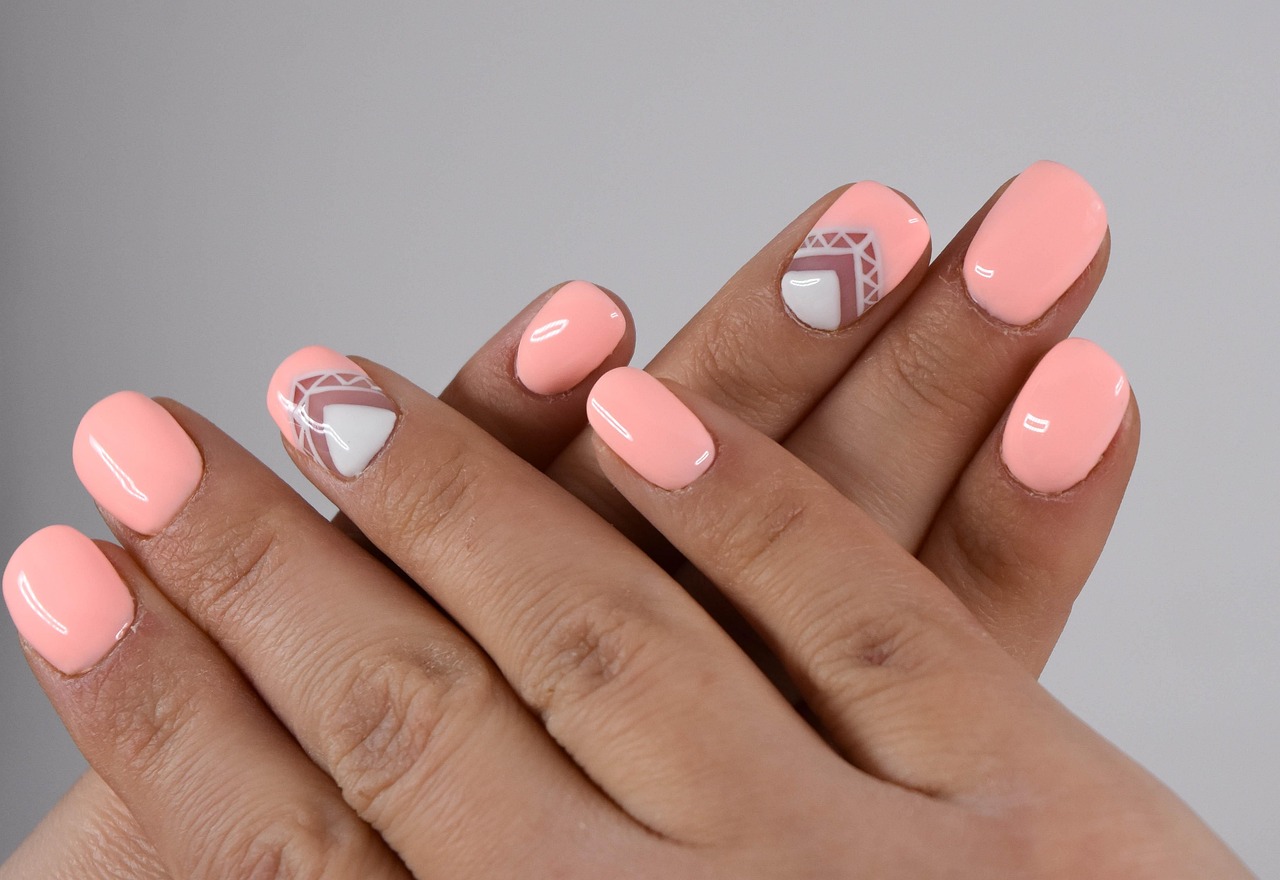 Sơn gel nhiều lớp mỏng và hơ đèn từng lớp